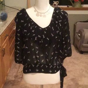 🐎Flirty Ruffled Navy and White Blouse🐎